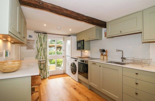 Bishops Castle Cottage | 41 HIGH STREET, family friendly, with open fire in Bishop's Castle
