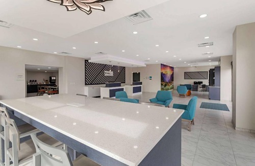Kimball Hotel | Comfortable 4-Star Hotel with Pool and Pet-Friendly Amenities