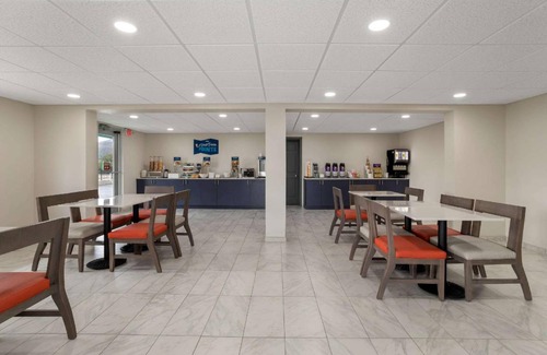 Kimball Hotel | Comfortable 4-Star Hotel with Pool and Pet-Friendly Amenities