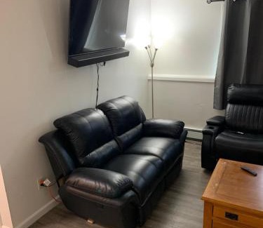 Midtown Anchorage Apartment | Perfect 2 Bedroom Apartment with Breakfast & Pet-Friendly Options