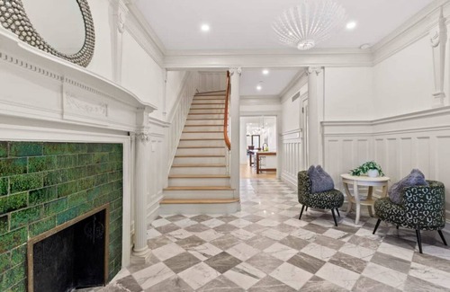 Upper Manhattan Villa | Spacious Villa with 7 Bedrooms for Family Gatherings