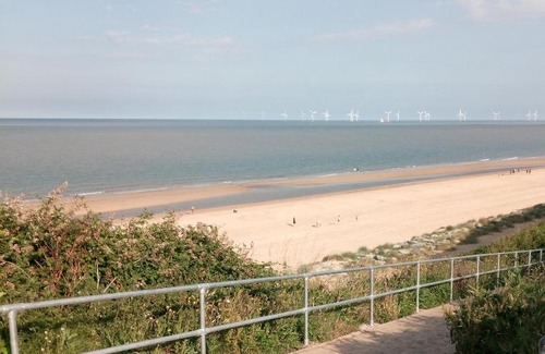 Great Yarmouth Ski Chalet | Discover California Sands: Family-Friendly Ocean View Retreat