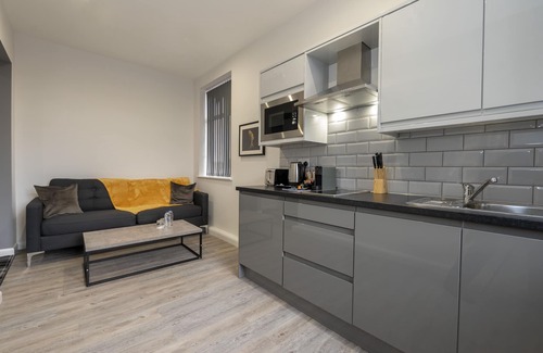 Scunthorpe Hotel | Cozy 42 Apart-hotel: Child-Friendly with Breakfast Included