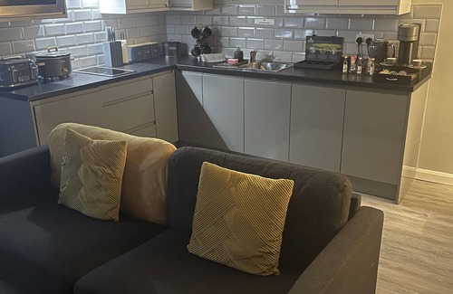 Scunthorpe Hotel | Cozy 42 Apart-hotel: Child-Friendly with Breakfast Included