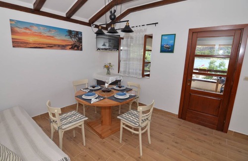 Otok Zizanj House | Pet-Friendly Coastal Retreat with Ocean View for 5 Guests