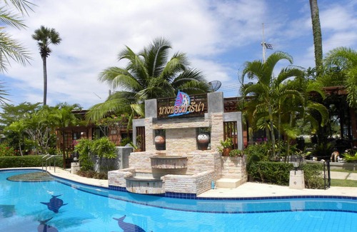 Puk Tian Resort | Spacious 42 m² Resort for Up to 20 Guests with Pool