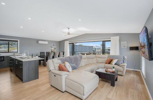 Bermagui House | Experience Comfort at 42 Songlark - Pet Friendly & Family Ready