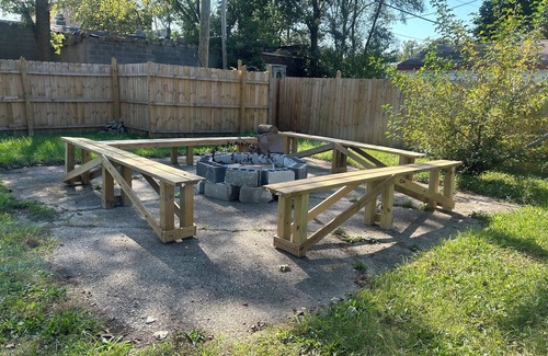 Detroit House | 420 friendly on detroit’s east side Charming 3-bedroom house with WiFi and AC