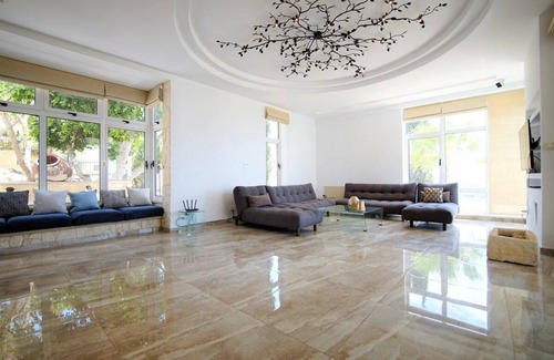 Peyia Town Villa | Spacious 6-Bedroom Villa with Pool for Up to 12 Guests