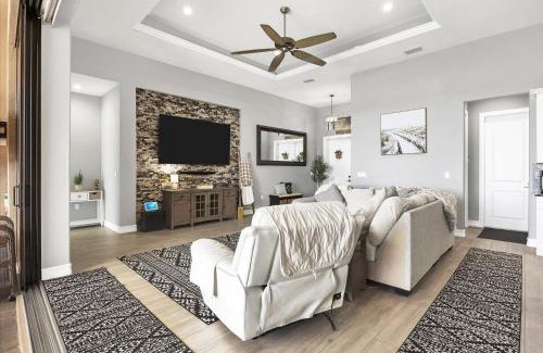Edgewater House | 4286 Harbor