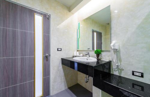 Nakhon Sawan Hotel | Discover 42C The Chic Hotel: Pool, Spa & Family-Friendly Stay
