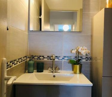 Center Apartment | Bright 42m² Hotel Near the Train Station with Free Parking