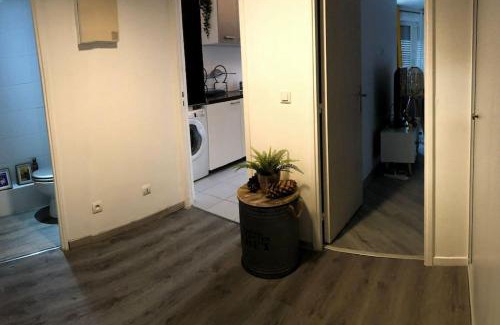 Center Apartment | Bright 42m² Hotel Near the Train Station with Free Parking