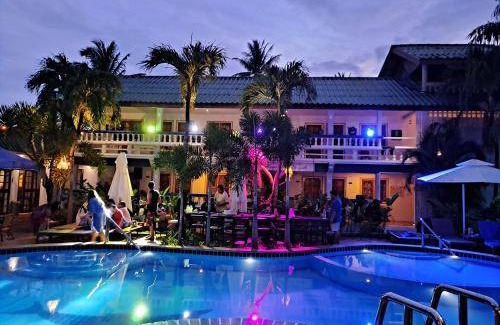 Pranburi Hotel | Pet-Friendly Resort with Pool & Restaurant for 4 Guests