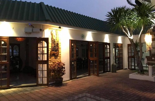 Pranburi Hotel | Pet-Friendly Resort with Pool & Restaurant for 4 Guests