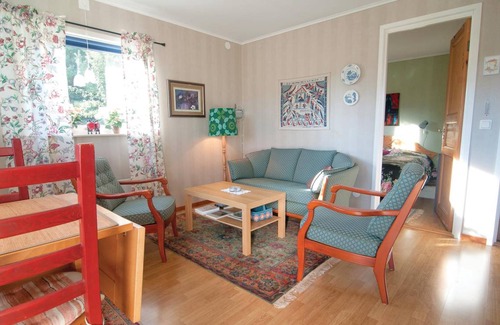 Brissund House | Spacious 2-Bedroom House for 4 - Ideal Family Retreat