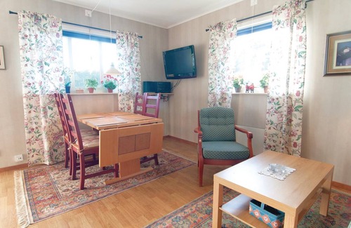 Brissund House | Spacious 2-Bedroom House for 4 - Ideal Family Retreat