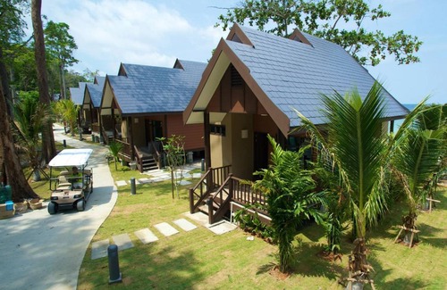 Tioman Island Resort | Relax in a 4-Star Oceanfront Resort for Up to 20 Guests