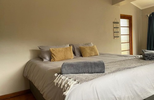 Somerset East House | Family-Friendly Comfort at 43 On Scallen Hotel