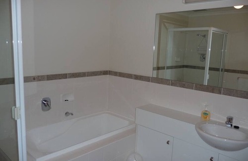 Adelaide Central Business District Apartment | Discover the East End Getaway in Adelaide's CBD
