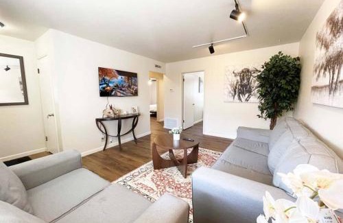 Campbell House | Cozy 2B/1B Retreat Near Downtown – Rated 9/10 by Guests