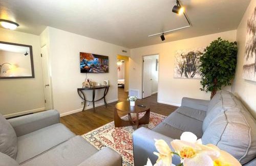 Campbell House | Cozy 2B/1B Retreat Near Downtown – Rated 9/10 by Guests