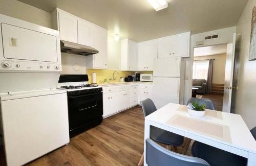 Campbell House | Cozy 2B/1B Retreat Near Downtown – Rated 9/10 by Guests