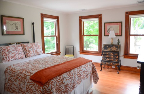 Amagansett North Bed & Breakfast | Experience 434 on Main: Guest Rated 10/10 with Breakfast