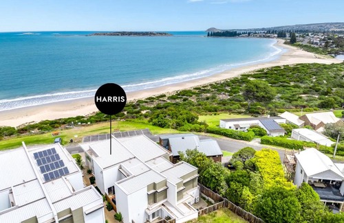 McCracken House | 43A Hayward Ct - Beachfront Linen and Wi-Fi