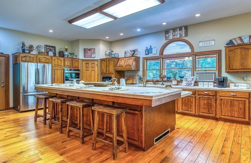 Maggie Valley Cabin | Relax at 44 Gathering Place Cabin with Hot Tub & Spa