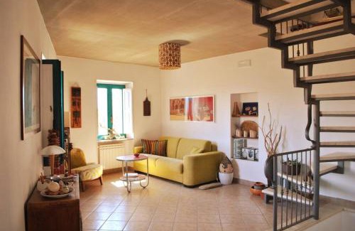 Castellabate Historic Centre House | Family-Friendly 44 Passi Holiday Home with Top Guest Ratings