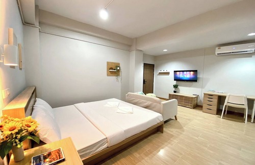 Bang Phong Phang Hotel | Guest Rated 10/10 at 44 Room Rama 3 with Breakfast Included