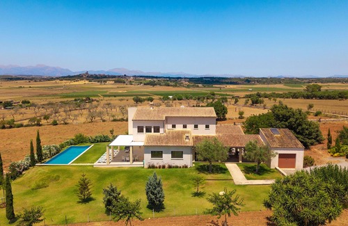 Ariany Villa | Modern Finca Can Sal: Relaxing Retreat Near Ariany
