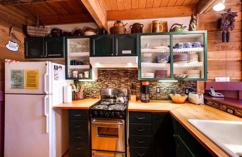 Glacier Cabin | Pet-Friendly Retreat with Hot Tub & WiFi - Sleeps 6