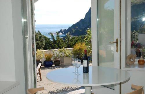 Hele Apartment | Spacious 3-Bedroom Apartment with Cozy Fireplace & Kitchen