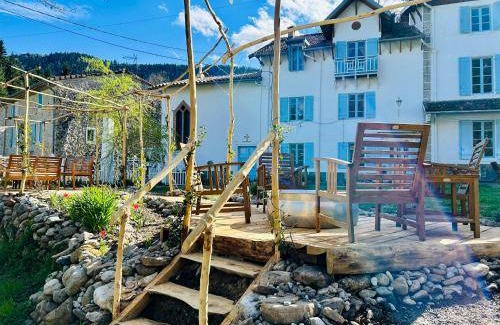Fougax-et-Barrineuf Bed & Breakfast | Cozy Bed and Breakfast with Spa & Kitchen Amenities