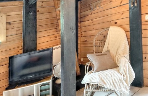 Sanguinet Ski Chalet | Cozy Oceanfront Chalet with 2 Bedrooms for Families