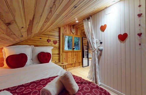 Muhlbach-sur-Munster Ski Chalet | Spacious 2-Bedroom Chalet for Family Fun and Relaxation