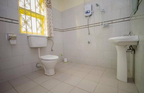 Kabale Resort | Cozy Resort Retreat for 2 with On-Site Dining