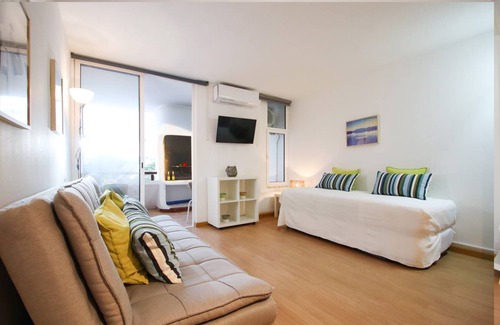 Albufeira Old Town Apartment | Family-Friendly Apartment in Marbella with Kitchen Access