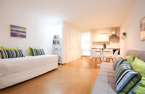 Albufeira Old Town Apartment | Family-Friendly Apartment in Marbella with Kitchen Access