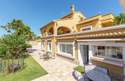 Fustera Villa | Spacious 8-Bedroom Villa with Pool & Pet-Friendly Options