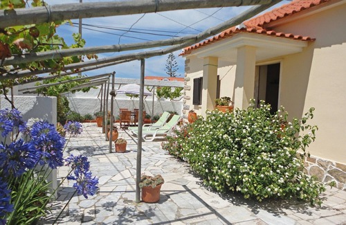 Praia das Macas Cottage | Beachside Retreat with Private Gardens at Praia das Maçãs