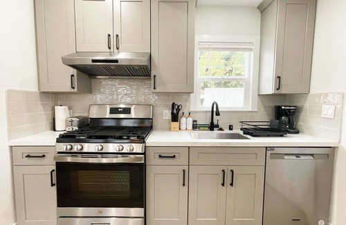 San Jose House | Modern SanJose Downtown 1b Home with Free WIFI & Parking