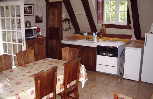 Grezes House | Comfortable 4-Person Rental House in Lot with Kitchen