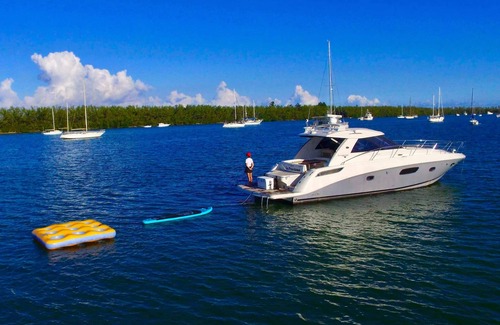 Key Biscayne Boat Rental | Elegant 46' Sea Ray - Family-Friendly Yacht in Key Biscayne