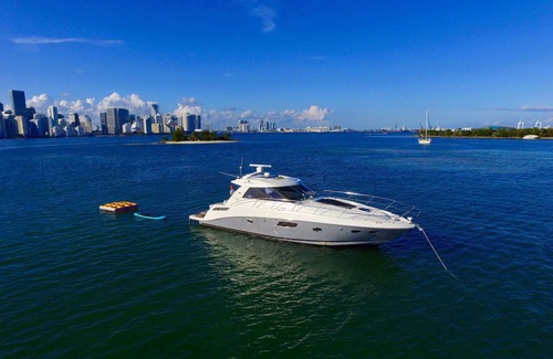 Key Biscayne Boat Rental | Elegant 46' Sea Ray - Family-Friendly Yacht in Key Biscayne