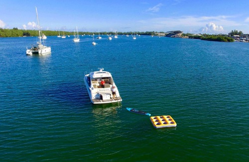 Key Biscayne Boat Rental | Elegant 46' Sea Ray - Family-Friendly Yacht in Key Biscayne