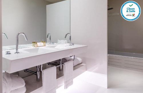 Felgueiras Hotel | Oceanfront 4615 Hotel: Guest Rated 9/10 with Pool & Restaurant