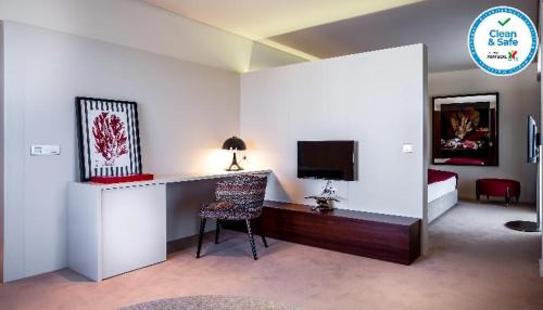 Felgueiras Hotel | Oceanfront 4615 Hotel: Guest Rated 9/10 with Pool & Restaurant